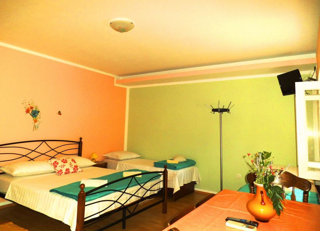 Kaja House Apartments Lozovac Exteriör bild